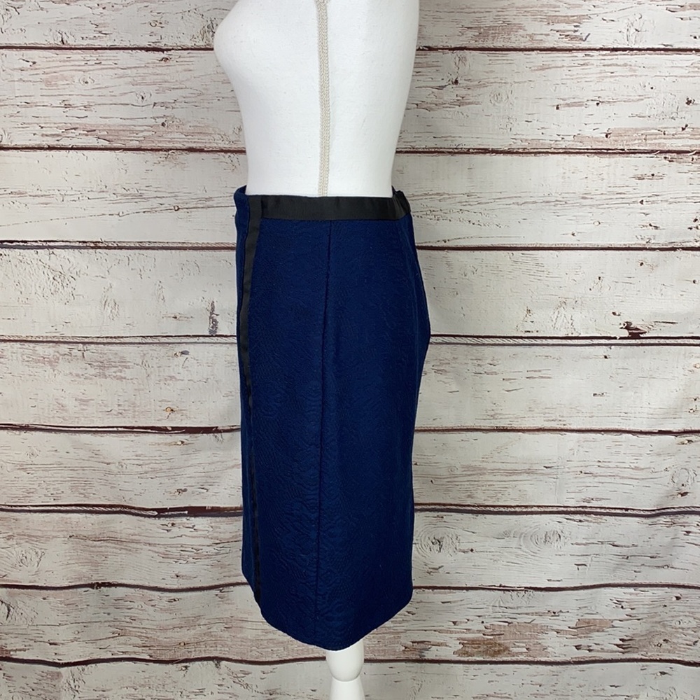 New York & Company Stretch Casual Skirt size 4 - Picture 3 of 10